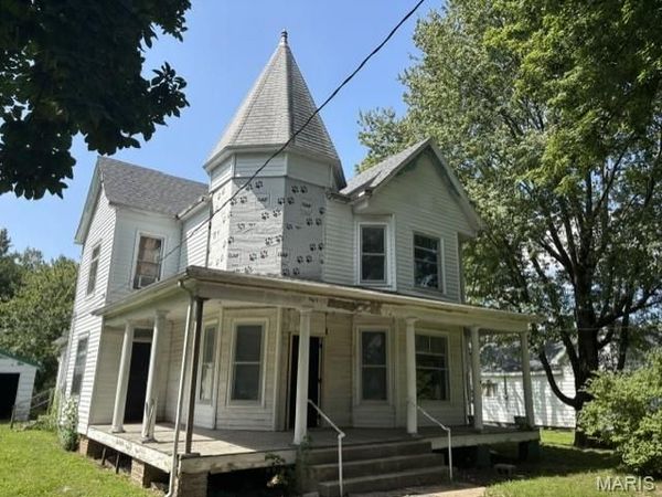 307 Yates , Tallula, IL 62688