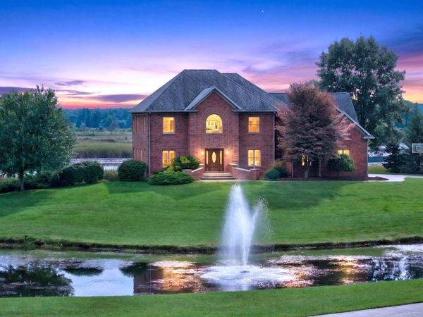 6831 Price Lake Drive N, Jackson, MI 49201