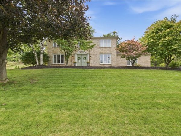 19 Sandpiper Hl, Fairport, NY 14450