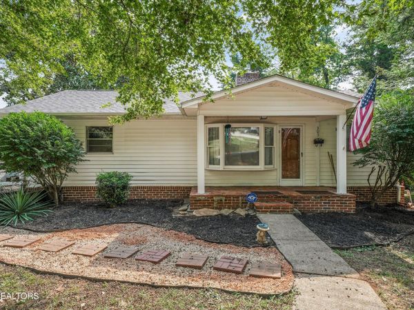 303 W Outer Drive, Oak Ridge, TN 37830