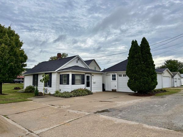 202 State Street, Decorah, IA 52101