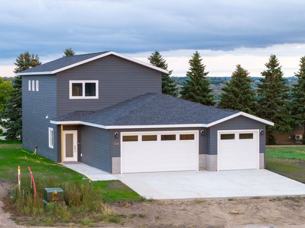 1236 4th Avenue NW, Valley City, ND 58072