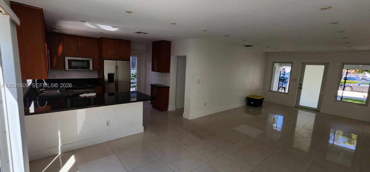 9516 Abbott Ave, Surfside, FL 33154 Photo