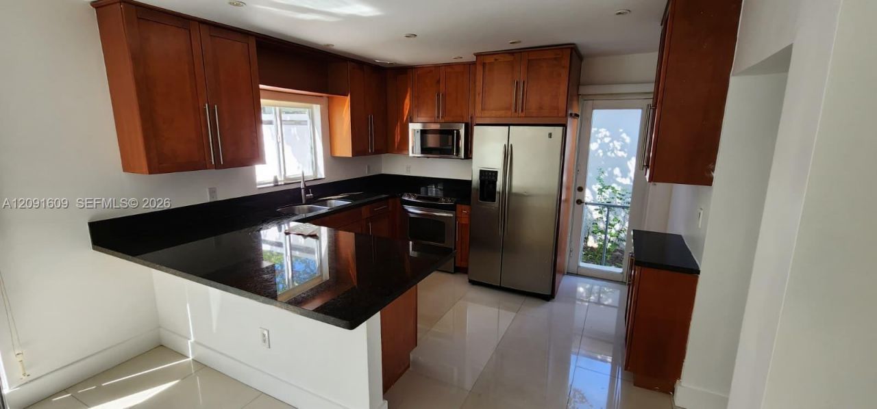 9516 Abbott Ave, Surfside, FL 33154 Photo
