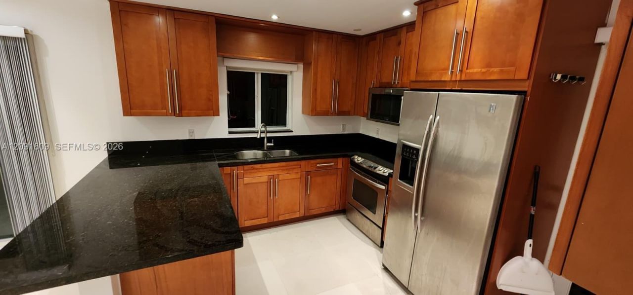 9516 Abbott Ave, Surfside, FL 33154 Photo