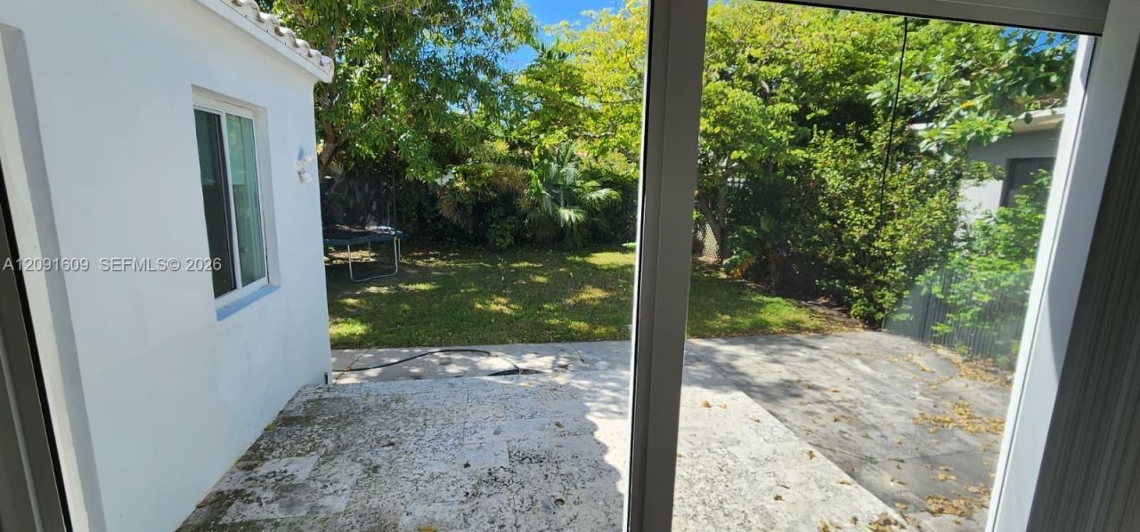9516 Abbott Ave, Surfside, FL 33154 Photo