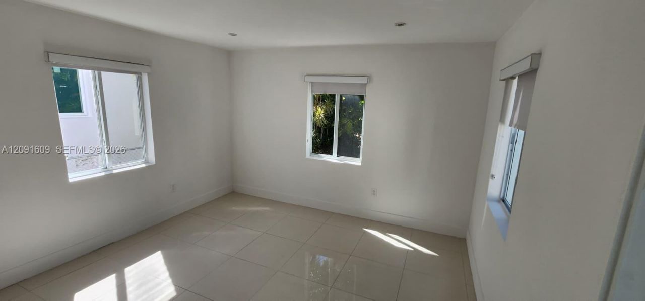 9516 Abbott Ave, Surfside, FL 33154 Photo