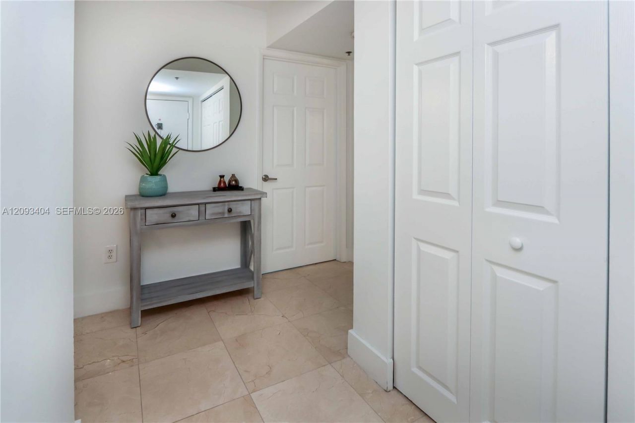 19555 E Country Club Dr , Unit 8202, Aventura, FL 33180 Photo