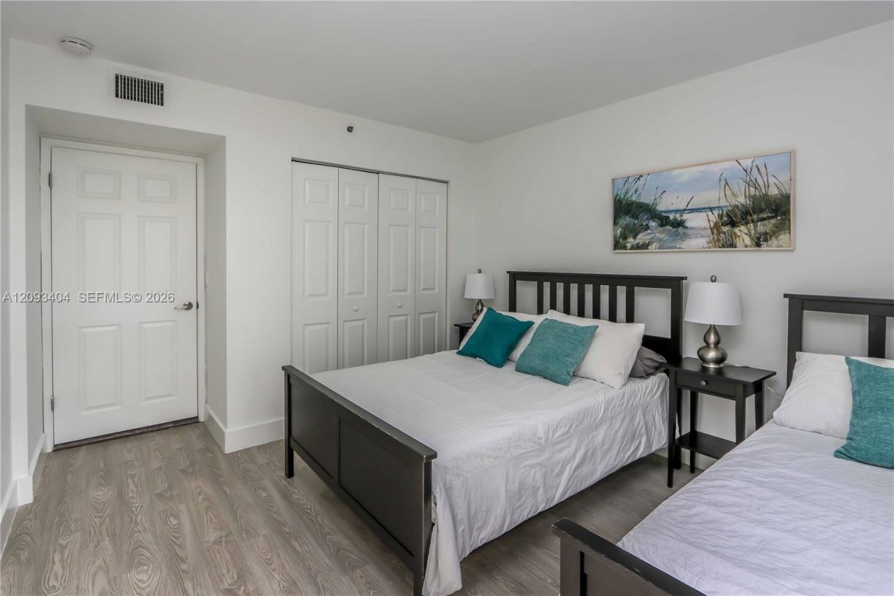 19555 E Country Club Dr , Unit 8202, Aventura, FL 33180 Photo