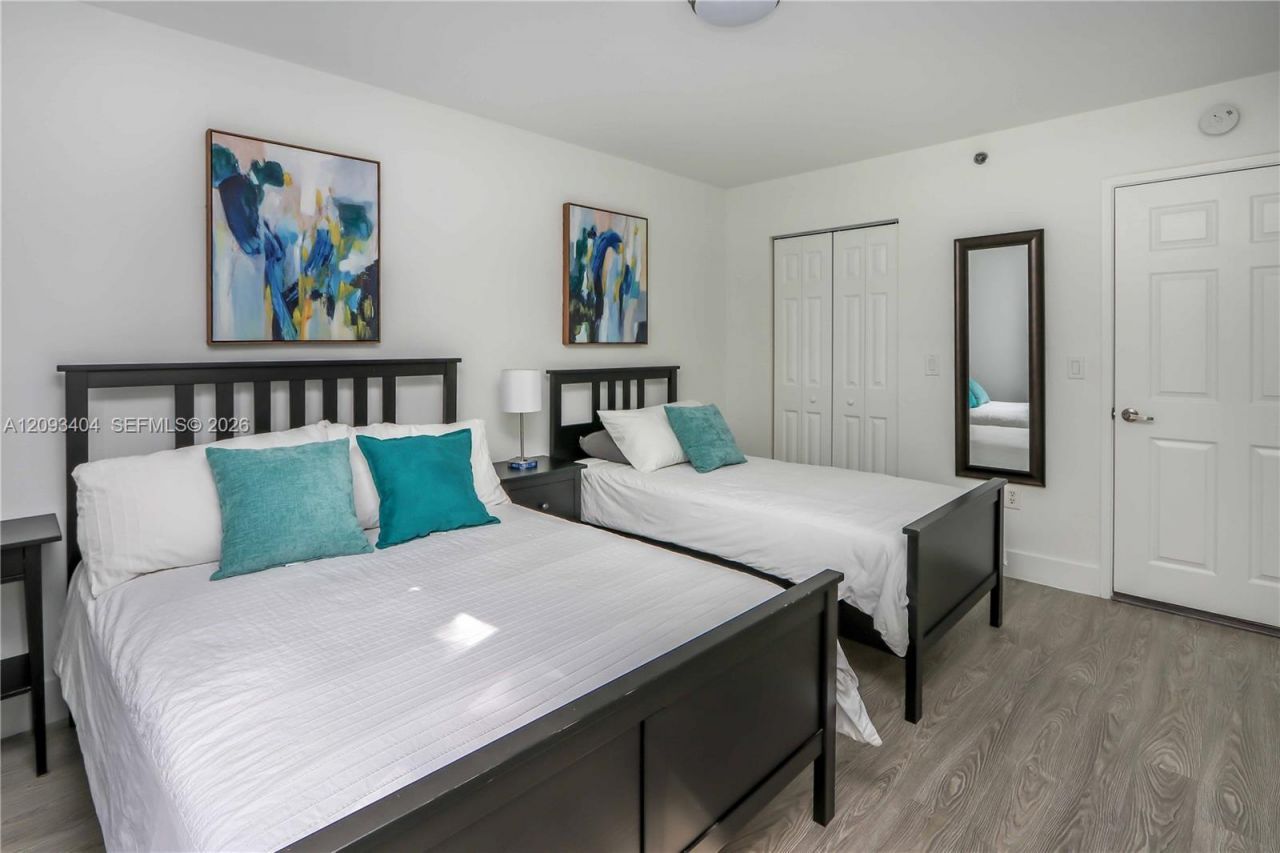 19555 E Country Club Dr , Unit 8202, Aventura, FL 33180 Photo