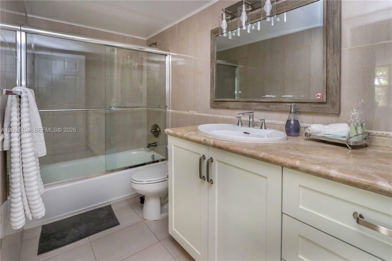 19555 E Country Club Dr , Unit 8202, Aventura, FL 33180 Photo