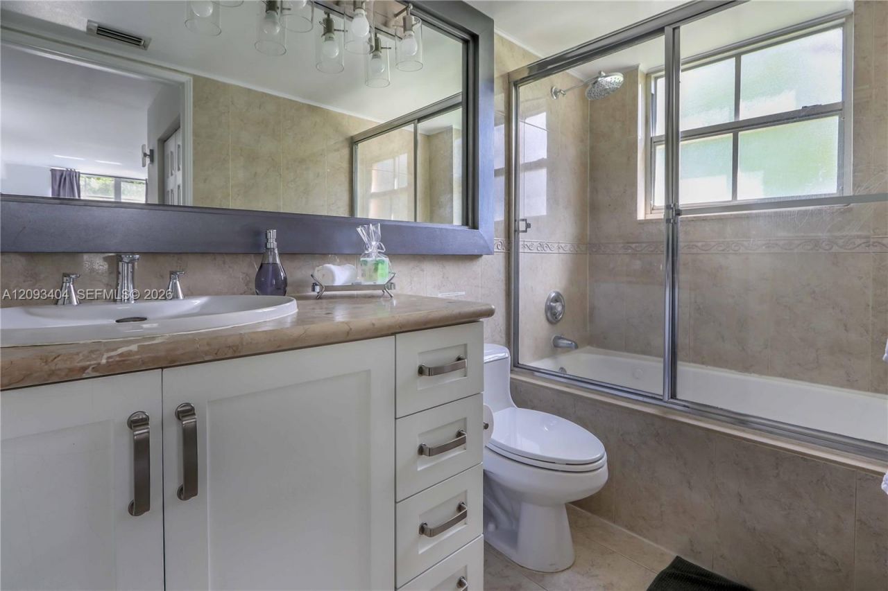 19555 E Country Club Dr , Unit 8202, Aventura, FL 33180 Photo