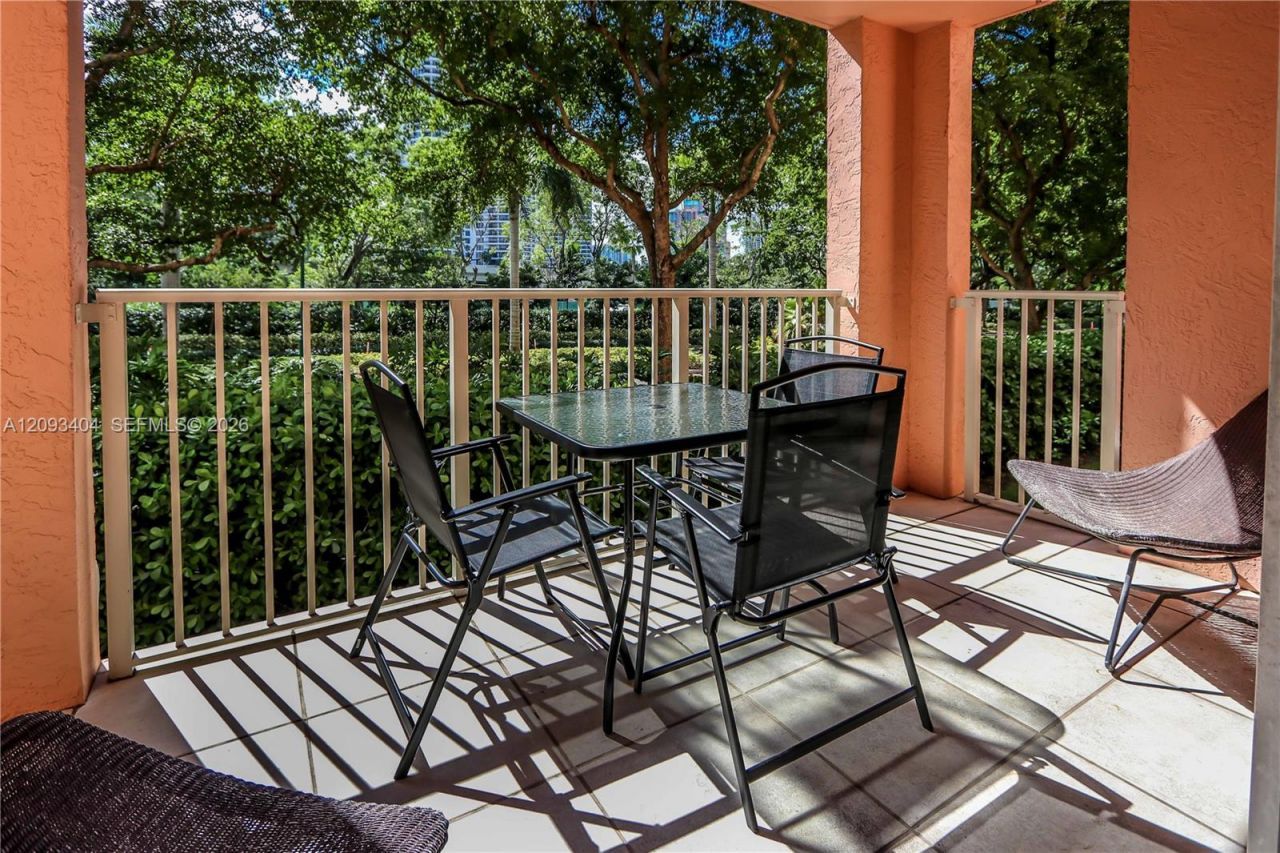 19555 E Country Club Dr , Unit 8202, Aventura, FL 33180 Photo