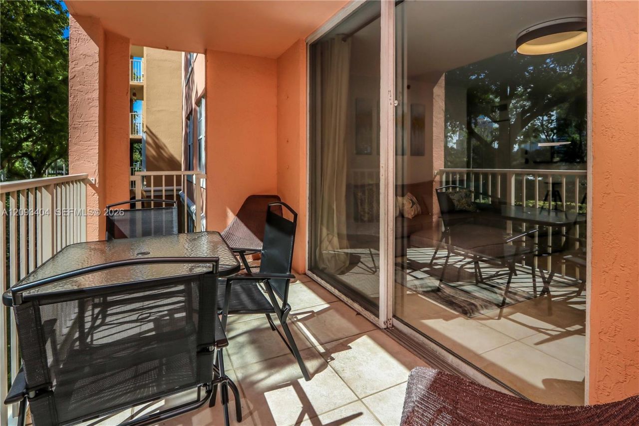 19555 E Country Club Dr , Unit 8202, Aventura, FL 33180 Photo