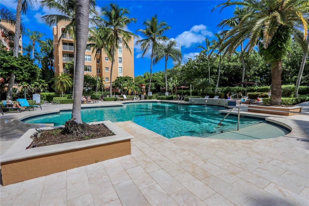 19555 E Country Club Dr , Unit 8202, Aventura, FL 33180 Photo