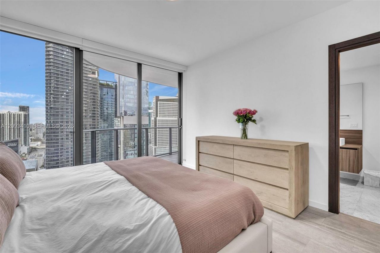 1000 Brickell Plz , Unit 3112, Miami, FL 33131 Photo