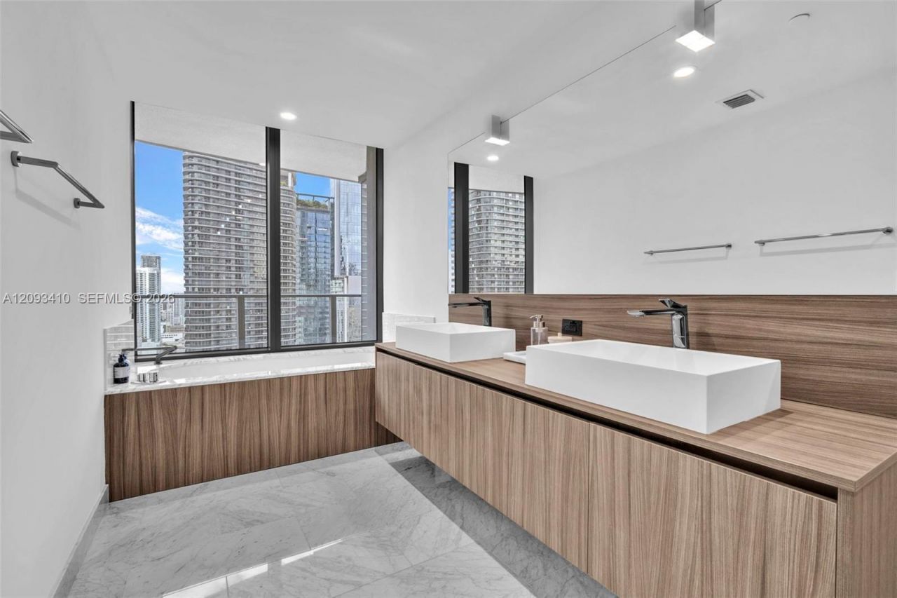 1000 Brickell Plz , Unit 3112, Miami, FL 33131 Photo