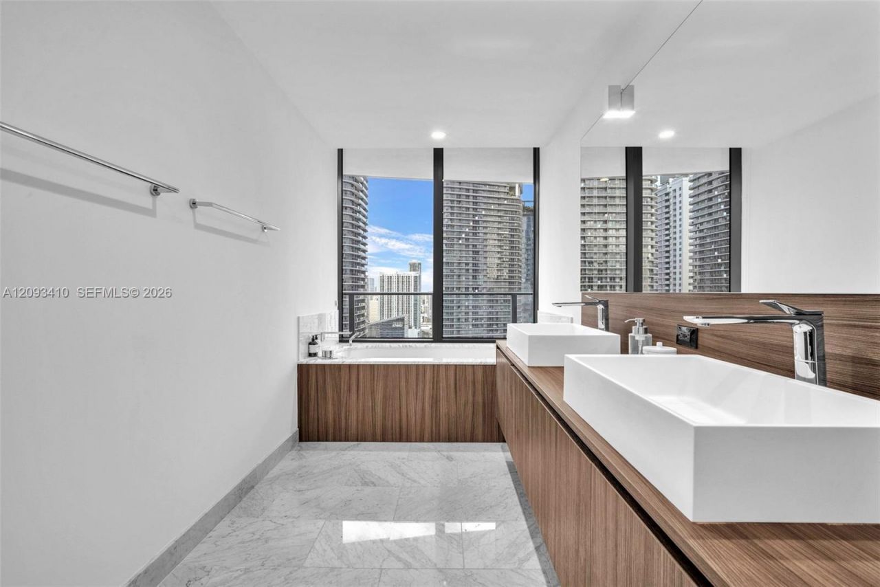 1000 Brickell Plz , Unit 3112, Miami, FL 33131 Photo