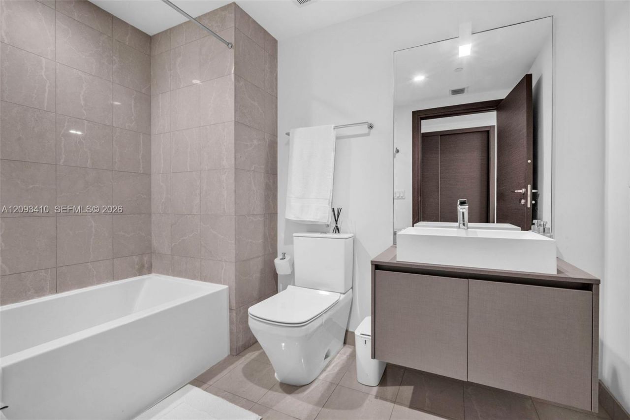 1000 Brickell Plz , Unit 3112, Miami, FL 33131 Photo