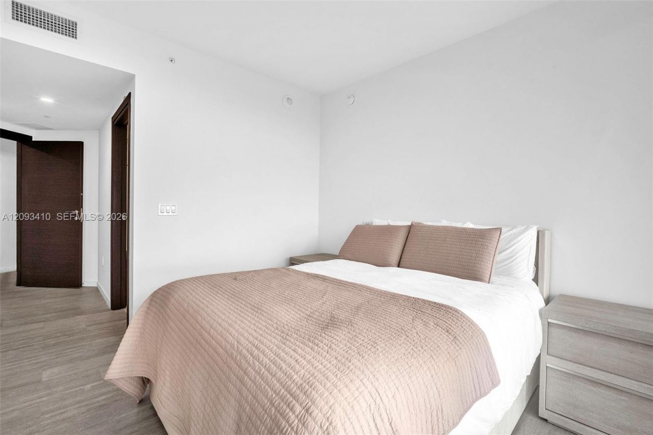 1000 Brickell Plz , Unit 3112, Miami, FL 33131 Photo