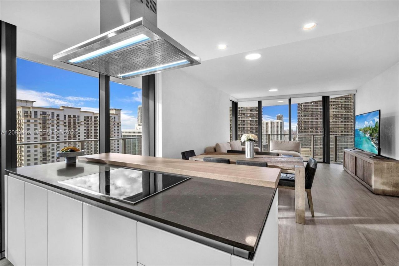1000 Brickell Plz , Unit 3112, Miami, FL 33131 Photo