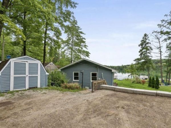 800 Kimberly Drive NE, Sparta, MI 49345