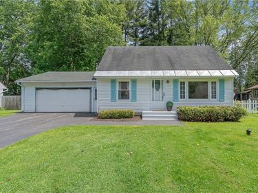 102 Juanita Drive , Liverpool, NY 13090