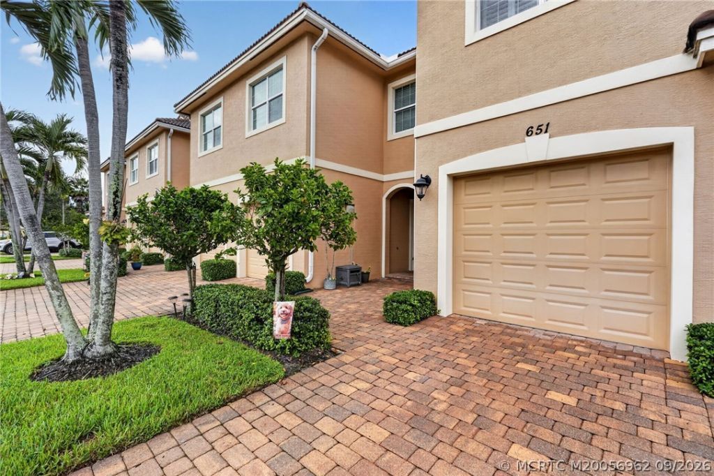 651 SW Glen Crest Way , Stuart, FL 34997 Photo