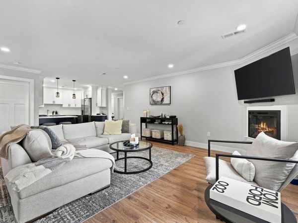 1721 Centre St, Unit 204, Boston, MA 02132