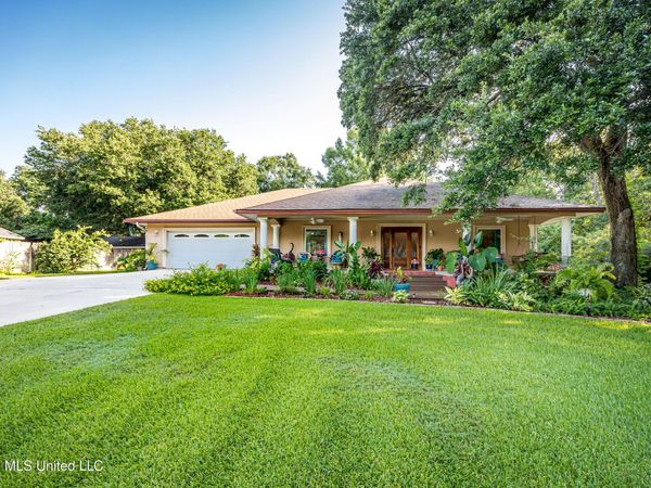 12 Gulfview Drive, Ocean Springs, MS 39564