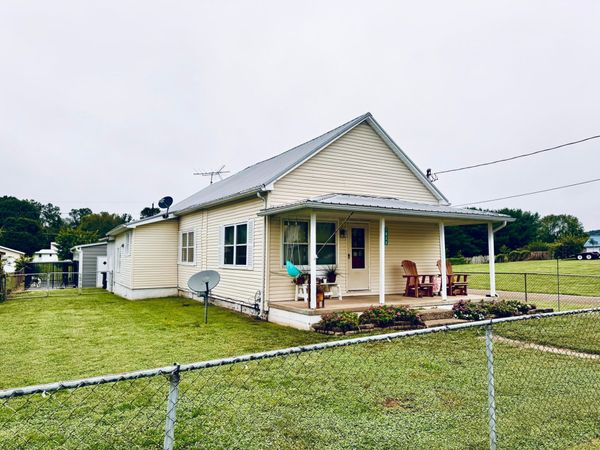 1820 North Street , Stockport, OH 43787