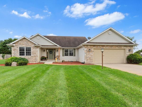 69390 Sundance Drive, Edwardsburg, MI 49112