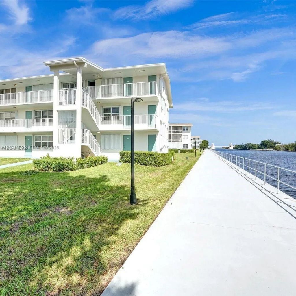 880 W Horizons W , Unit 205, Boynton Beach, FL 33435 Photo
