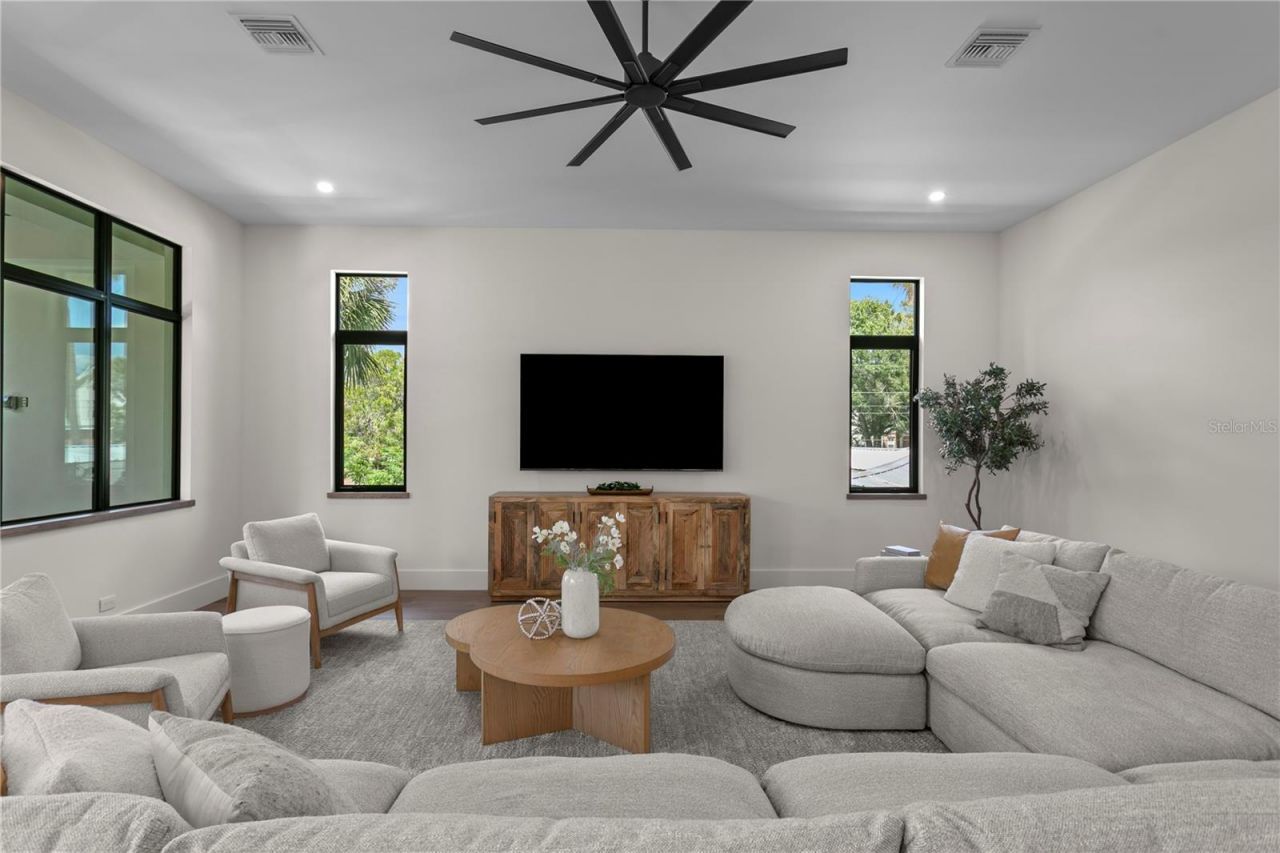 403 S Barbara Lane, Tampa, FL 33609 Photo