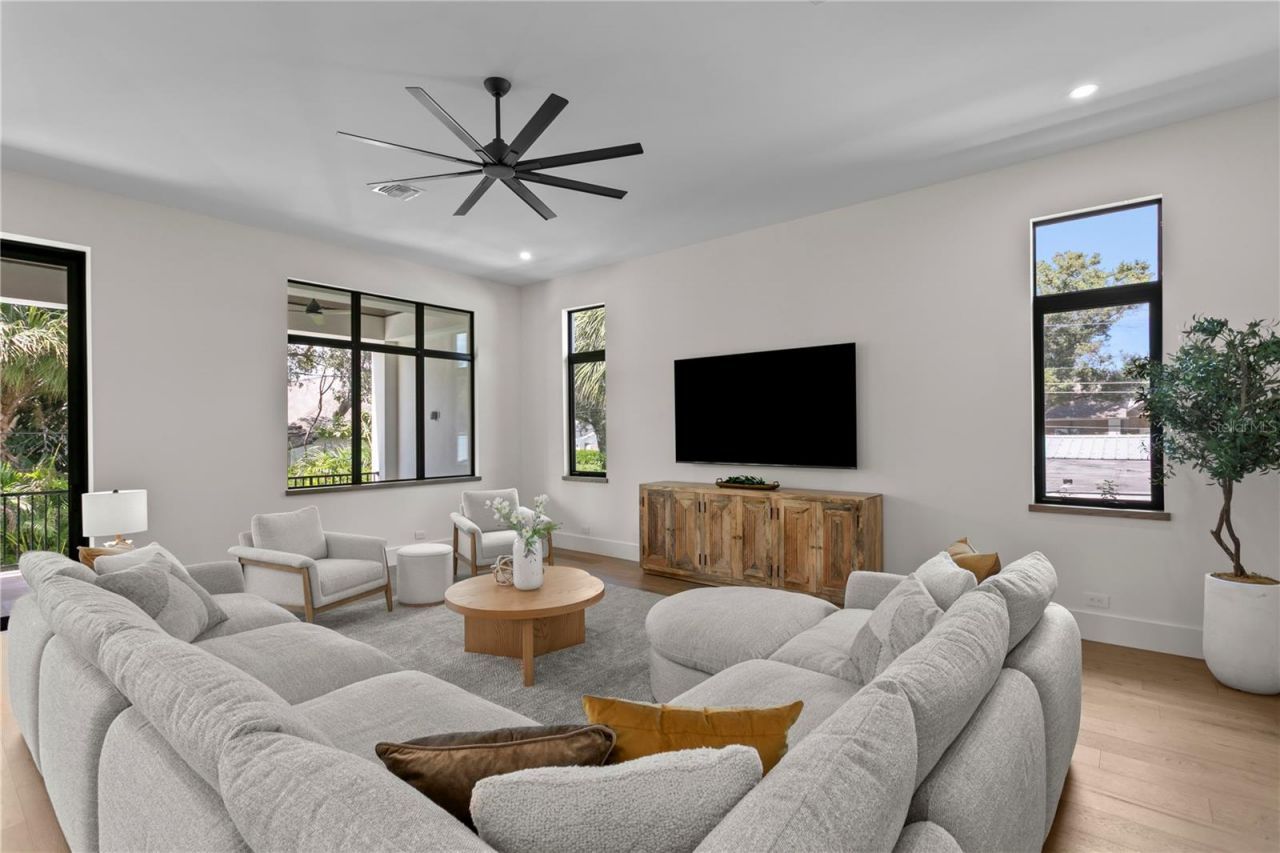 403 S Barbara Lane, Tampa, FL 33609 Photo