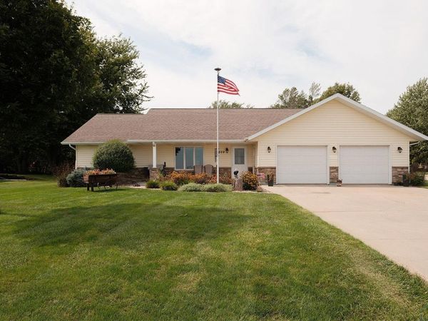 509 13th Avenue NE, Sioux Center, IA 51250