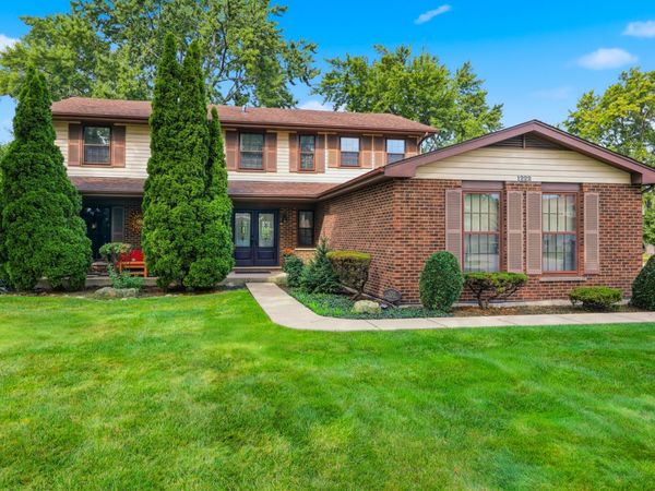 1222 Biscayne Drive, Elk Grove Village, IL 60007