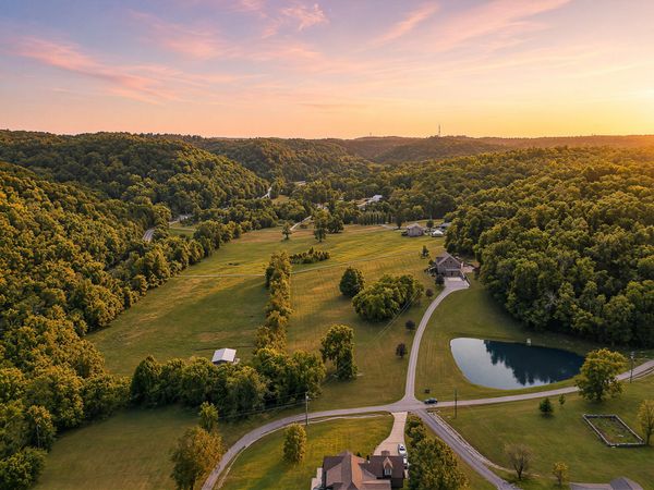 7478 River Road Pike , Nashville, TN 37209