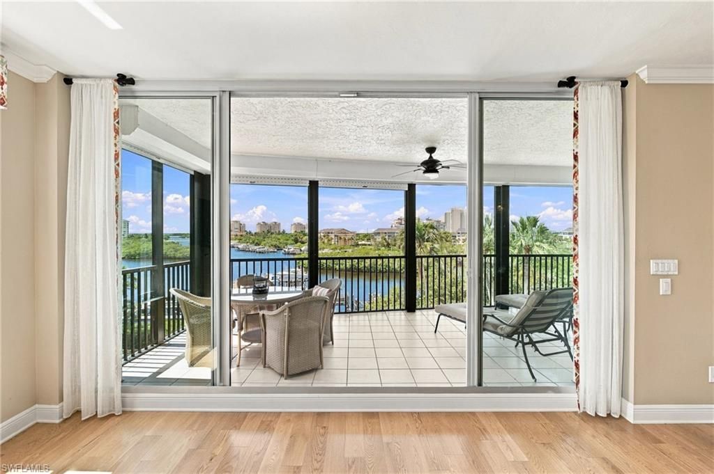 430 Cove Tower Dr, Unit 501, Naples, FL 34110 Photo