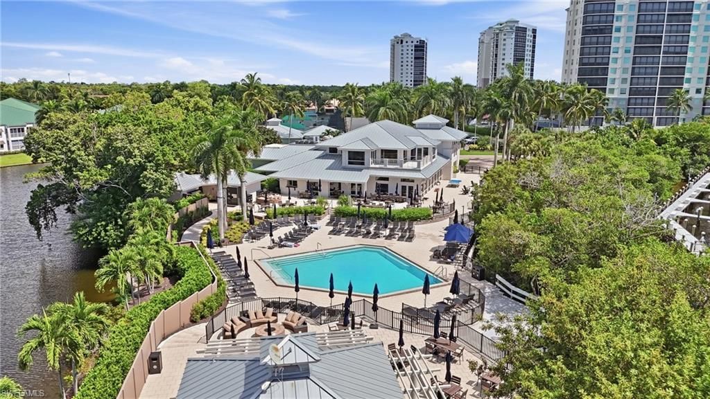 430 Cove Tower Dr, Unit 501, Naples, FL 34110 Photo