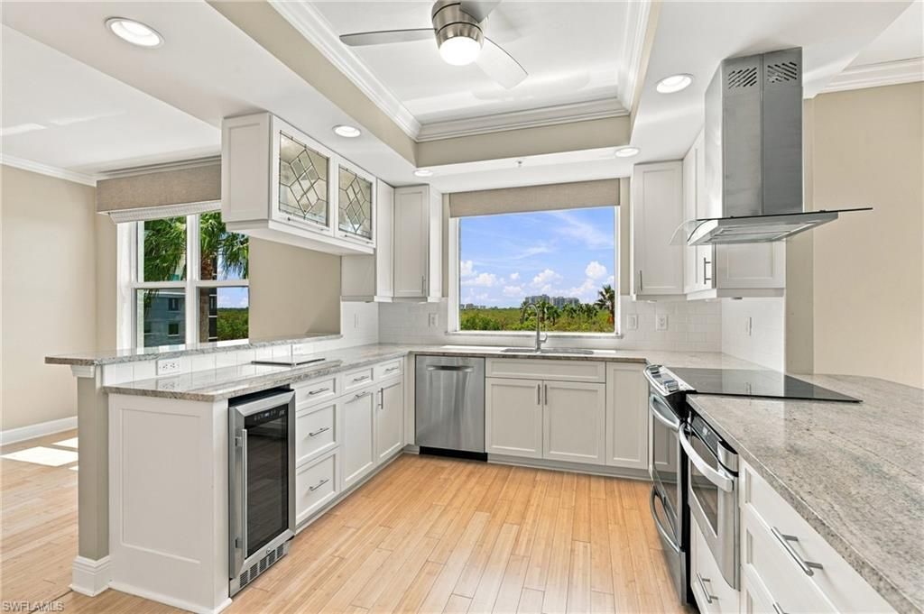 430 Cove Tower Dr, Unit 501, Naples, FL 34110 Photo