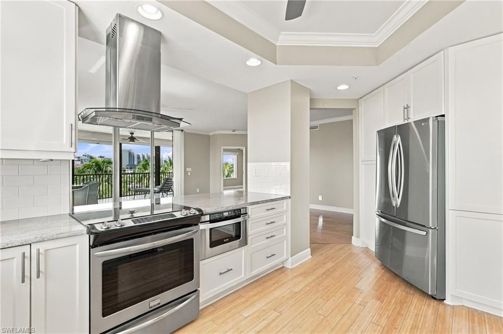430 Cove Tower Dr, Unit 501, Naples, FL 34110 Photo