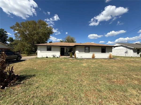 404 SW 20 Th , Bentonville, AR 72712