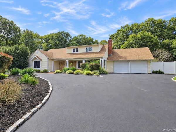 14 Seabrook Lane, Stony Brook, NY 11790