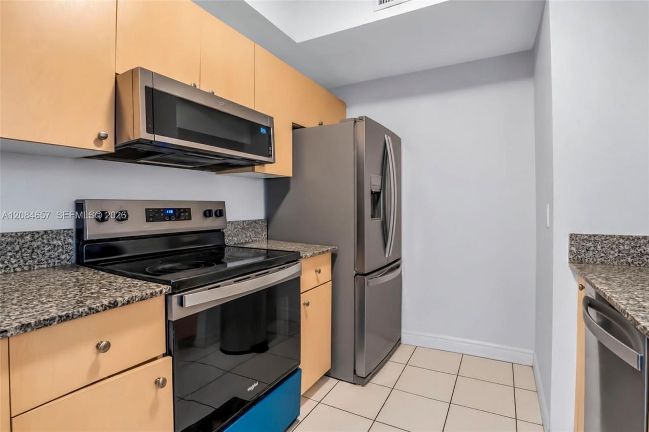 2474 Centergate Dr , Unit 203, Miramar, FL 33025 Photo