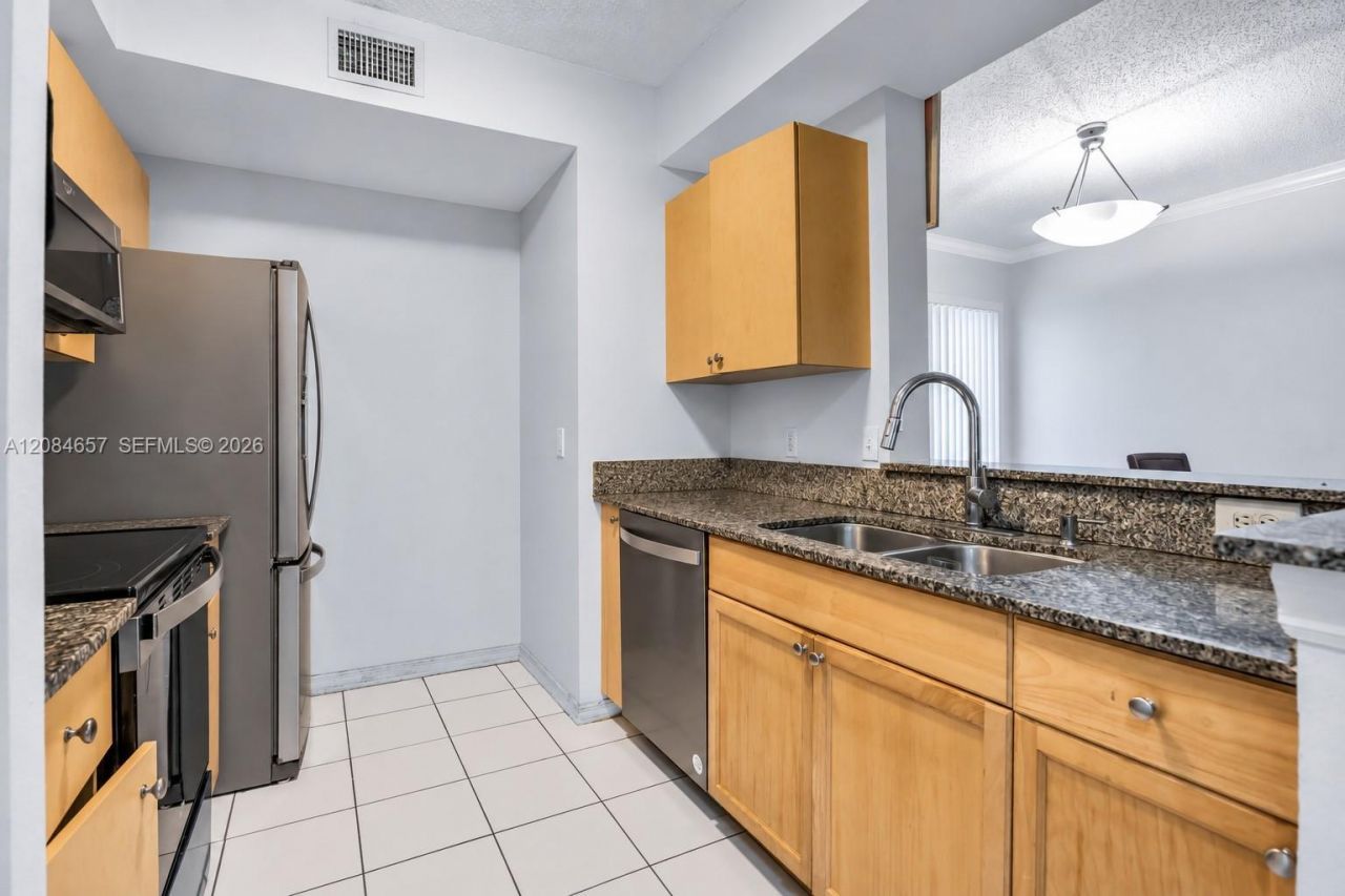 2474 Centergate Dr , Unit 203, Miramar, FL 33025 Photo