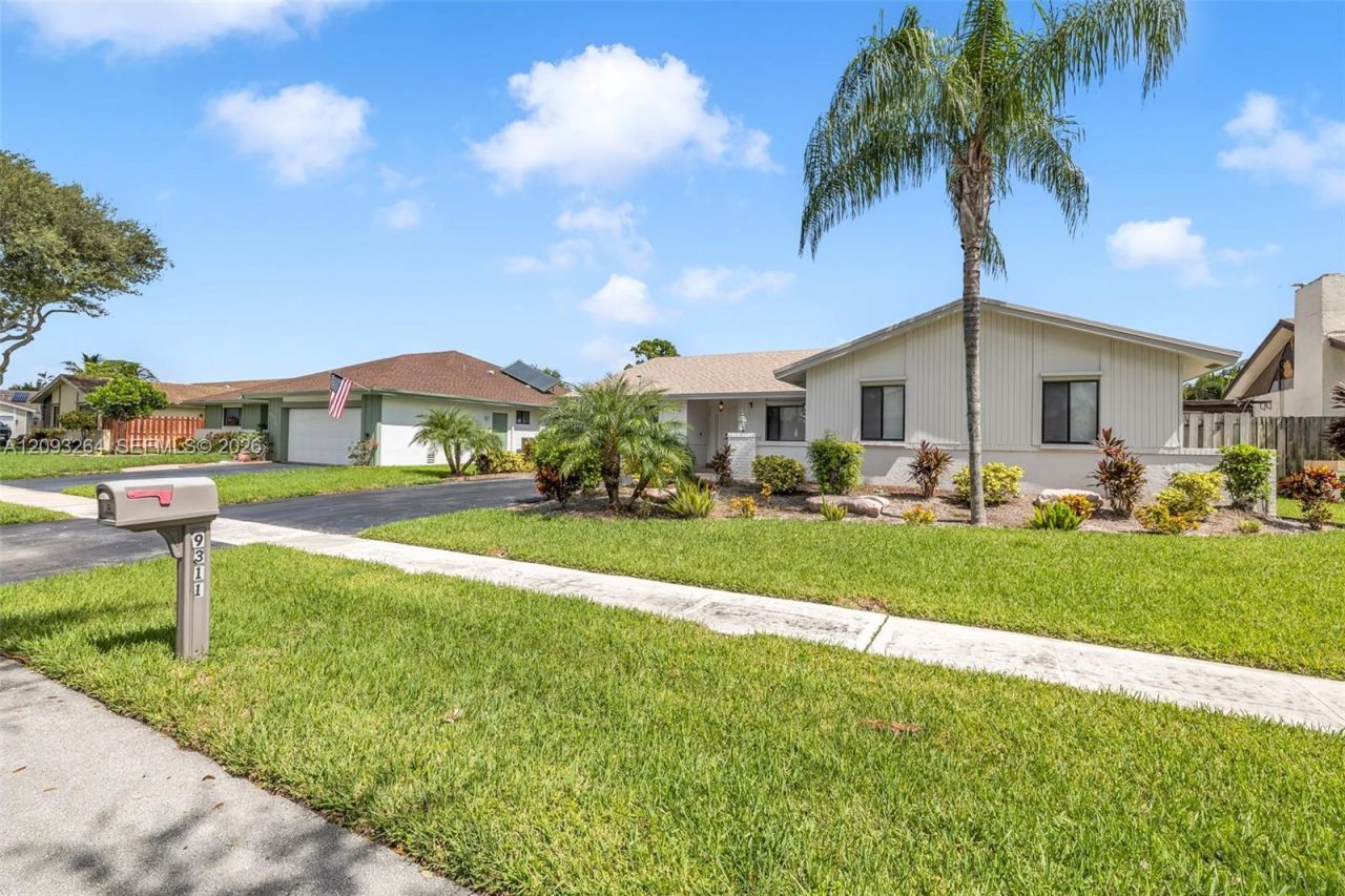 8609 SW Felicita Way, Port Saint Lucie, FL 34987 Photo