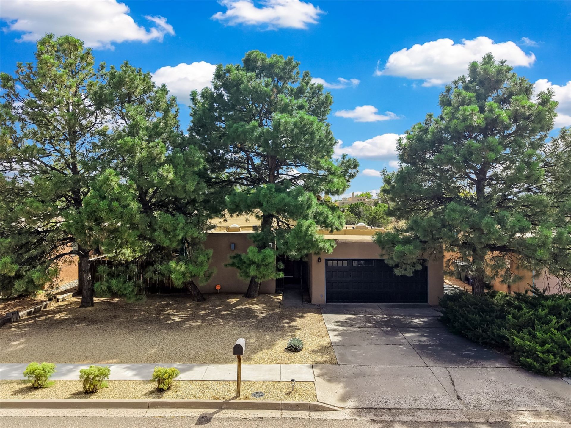 1879 Brillante Lane, Santa Fe, NM 87505 Main Photo
