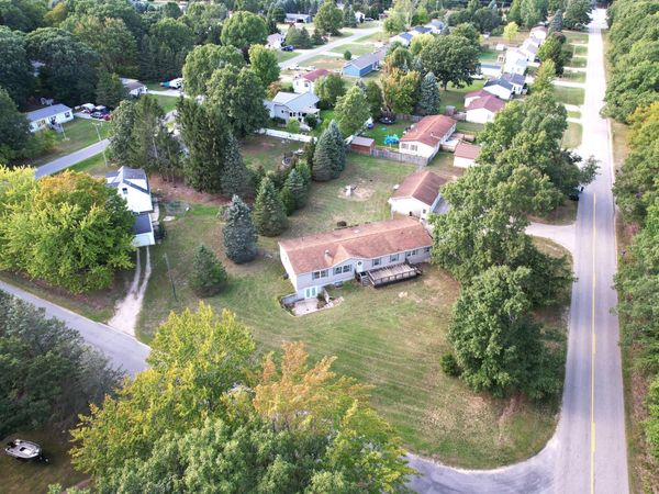 1852 N Lincoln Road, Ludington, MI 49431