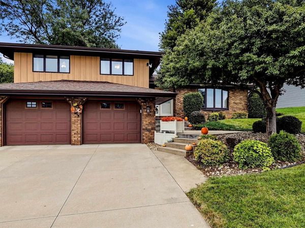 3075 Vail Trail Court, Dubuque, IA 52001